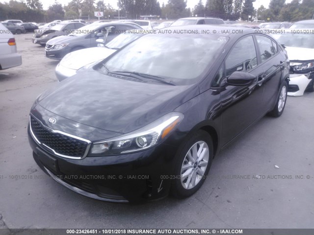 3KPFL4A74HE090583 - 2017 KIA FORTE LX/S BLACK photo 2