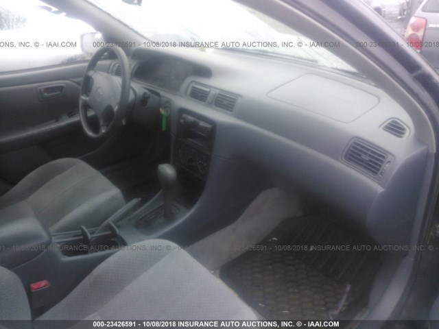 JT2BF22K9Y0247653 - 2000 TOYOTA CAMRY CE/LE/XLE GRAY photo 5