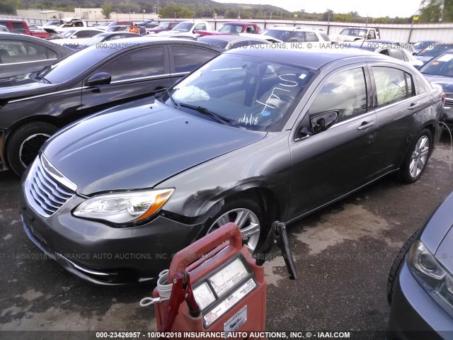 1C3CCBAB9DN704419 - 2013 CHRYSLER 200 LX GRAY photo 2