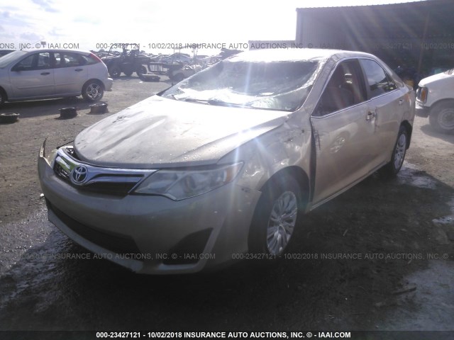 4T1BF1FK1CU169930 - 2012 TOYOTA CAMRY SE/LE/XLE GOLD photo 2