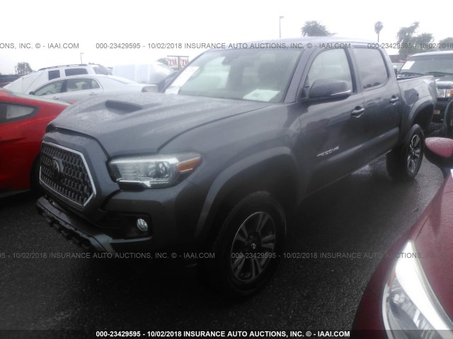 5TFAZ5CN7JX060672 - 2018 TOYOTA TACOMA DBL CAB/SR5/TRD SPORT/OR GRAY photo 2