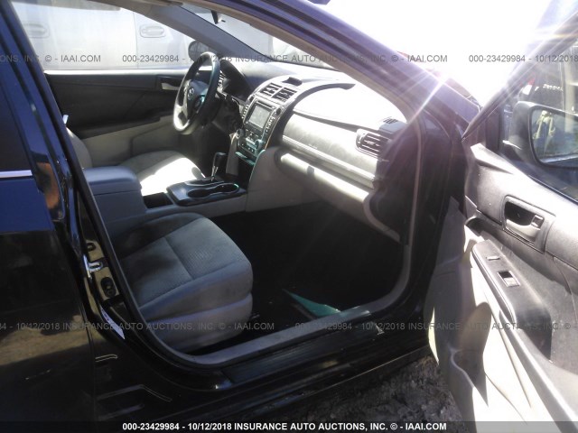 4T1BF1FK2EU846146 - 2014 TOYOTA CAMRY L/SE/LE/XLE 黑色 照片 5