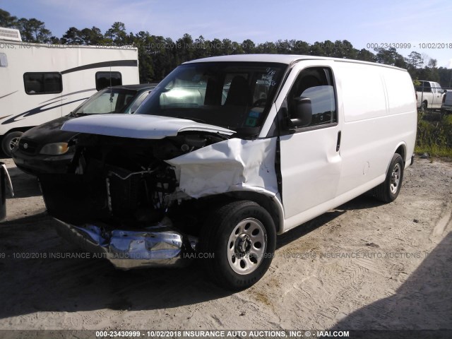 1GCSGAFX4D1127641 - 2013 CHEVROLET EXPRESS G1500  WHITE photo 2