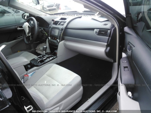 4T1BF1FK8EU471895 - 2014 TOYOTA CAMRY L/SE/LE/XLE 黑色 照片 5