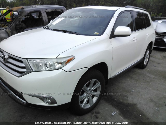 5TDBK3EH9CS158857 - 2012 TOYOTA HIGHLANDER SE WHITE photo 2