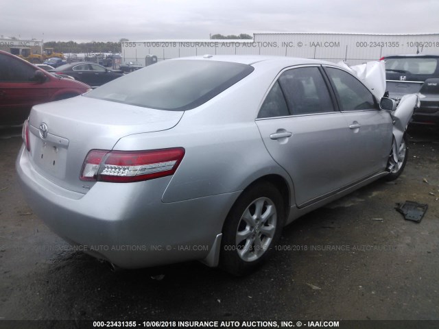 4T4BF3EK4BR173861 - 2011 TOYOTA CAMRY SE/LE/XLE SILVER photo 4