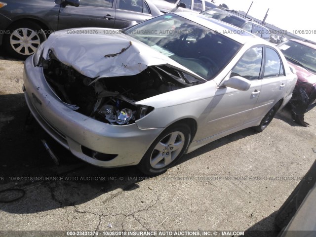 4T1BE32K95U952422 - 2005 TOYOTA CAMRY LE/XLE/SE SILVER photo 2