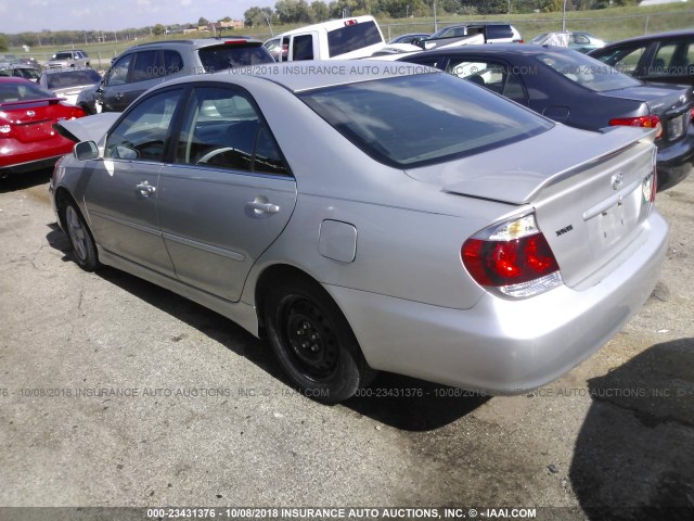 4T1BE32K95U952422 - 2005 TOYOTA CAMRY LE/XLE/SE SILVER photo 3