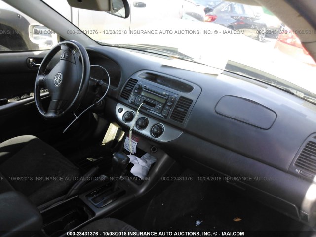 4T1BE32K95U952422 - 2005 TOYOTA CAMRY LE/XLE/SE SILVER photo 5