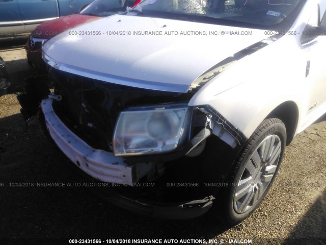 2LMDU88C09BJ06995 - 2009 LINCOLN MKX WHITE photo 6