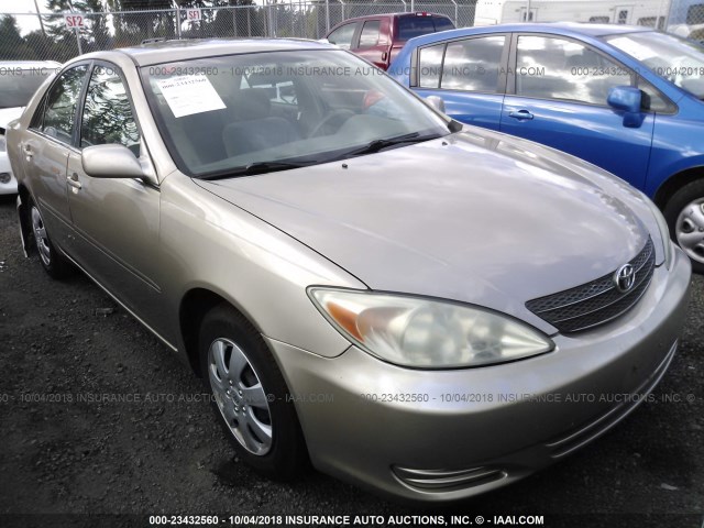 JTDBE32K820082136 - 2002 TOYOTA CAMRY LE/XLE/SE GOLD photo 1