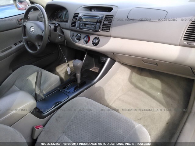 JTDBE32K820082136 - 2002 TOYOTA CAMRY LE/XLE/SE GOLD photo 5