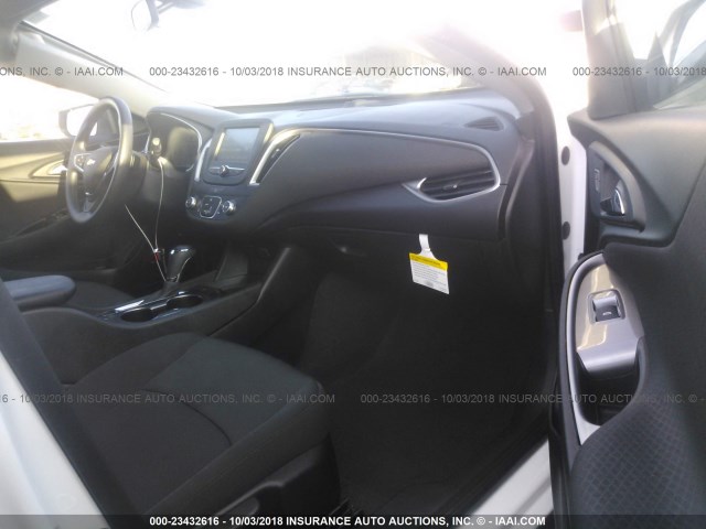 1G1ZB5STXJF221344 - 2018 CHEVROLET MALIBU LS 白色 照片 5