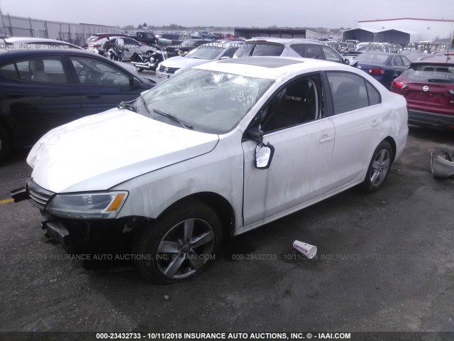 3VWLL7AJ5BM023355 - 2011 VOLKSWAGEN JETTA TDI WHITE photo 2