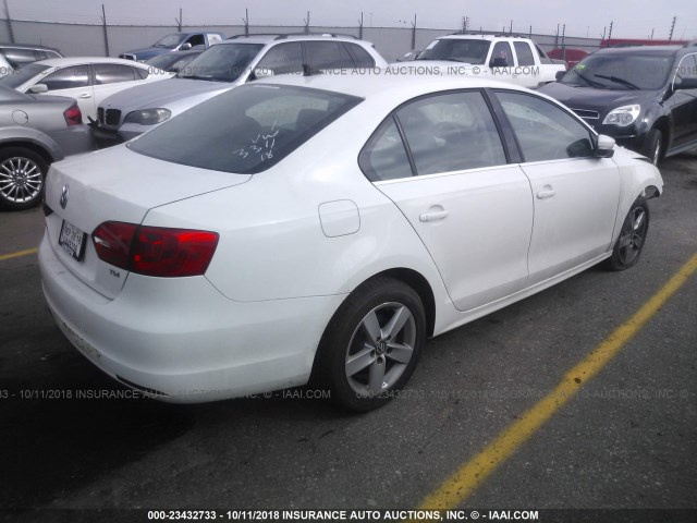 3VWLL7AJ5BM023355 - 2011 VOLKSWAGEN JETTA TDI WHITE photo 4