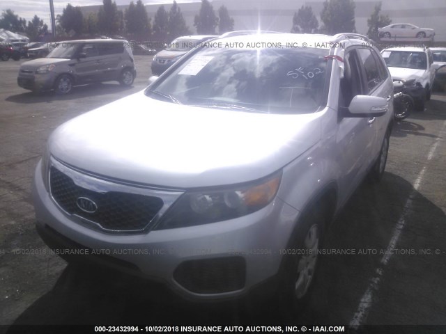 5XYKT4A27BG111777 - 2011 KIA SORENTO LX SILVER photo 2