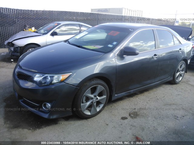 4T1BK1FK3CU004358 - 2012 TOYOTA CAMRY SE/XLE GRAY photo 2