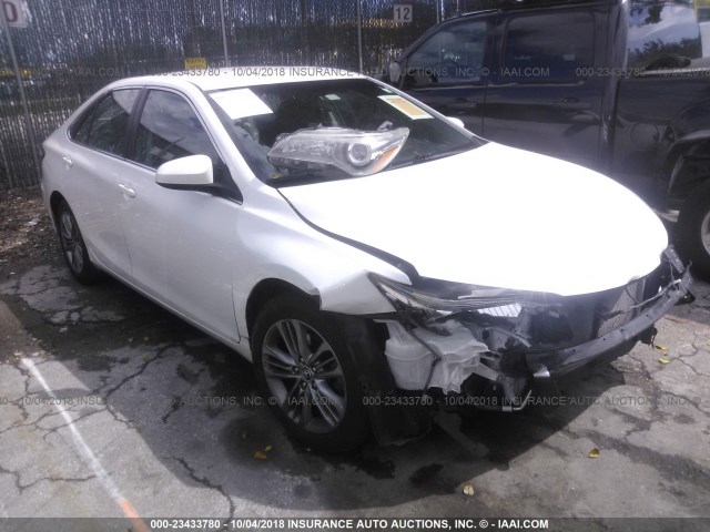 4T1BF1FK3FU003574 - 2015 TOYOTA CAMRY LE/XLE/SE/XSE WHITE photo 1
