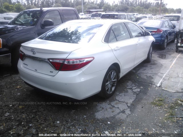 4T1BF1FK3FU003574 - 2015 TOYOTA CAMRY LE/XLE/SE/XSE WHITE photo 4