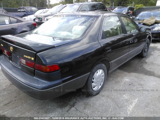 4T1BG22K6WU242349 - 1998 TOYOTA CAMRY CE/LE/XLE BLACK photo 4