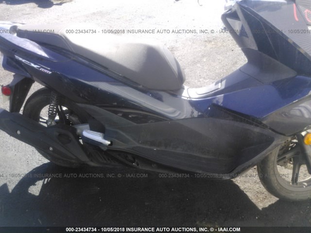 RLHKF1805HY200208 - 2017 HONDA PCX 150 BLUE photo 8