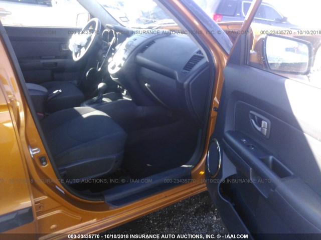 KNDJT2A2XB7212924 - 2011 KIA SOUL +/!/SPORT ORANGE photo 5