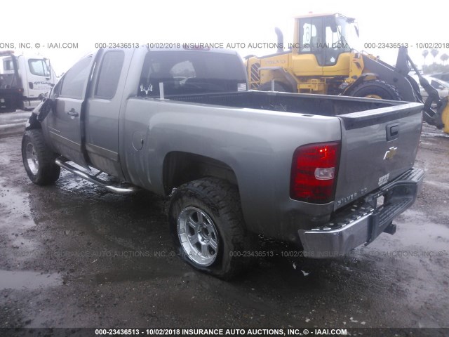 2GCEC19C371583324 - 2007 CHEVROLET SILVERADO C1500 GRAY photo 3