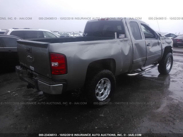 2GCEC19C371583324 - 2007 CHEVROLET SILVERADO C1500 GRAY photo 4