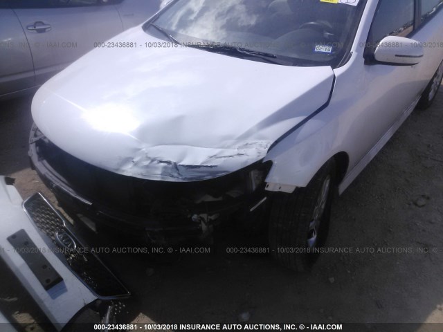 KNAFU4A25C5642630 - 2012 KIA FORTE EX WHITE photo 6