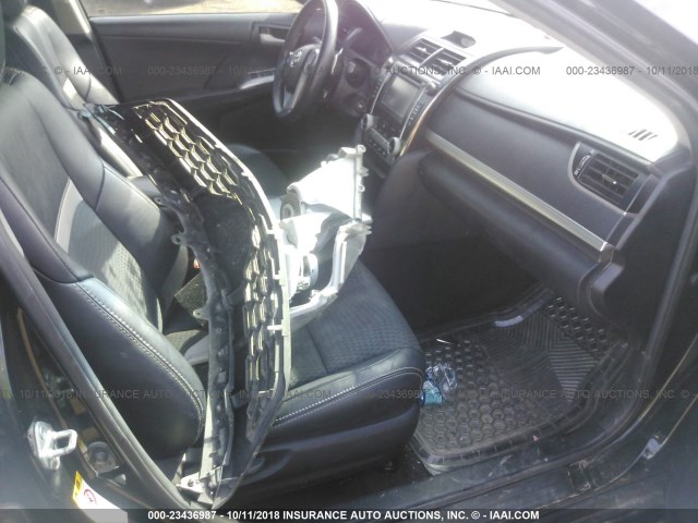 4T1BF1FK0EU798145 - 2014 TOYOTA CAMRY L/SE/LE/XLE 黑色 照片 5
