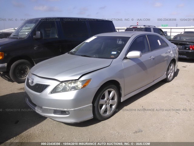 4T1BK46K27U023586 - 2007 TOYOTA CAMRY NEW GENERAT LE/XLE/SE SILVER photo 2