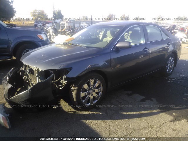 4T1BE46K27U042159 - 2007 TOYOTA CAMRY NEW GENERAT CE/LE/XLE/SE GRAY photo 2