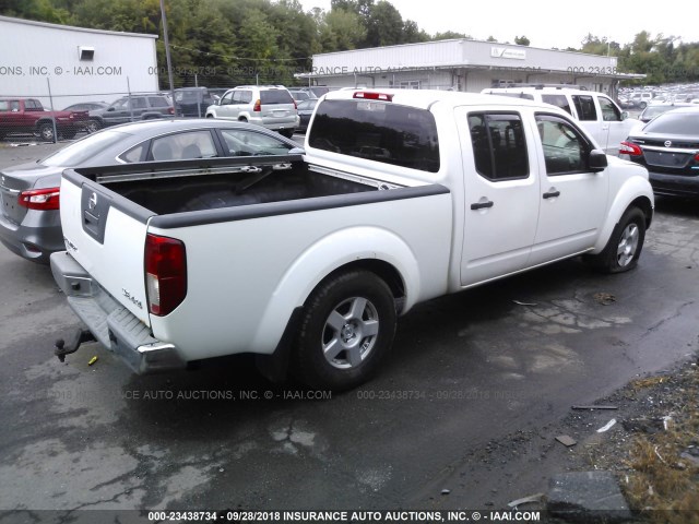 1N6AD09W08C411521 - 2008 NISSAN FRONTIER CREW CAB LE/SE/OFF ROAD WHITE photo 4