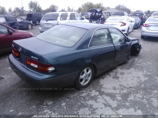 JT8BF22G0V5003003 - 1997 LEXUS ES 300 GREEN photo 4