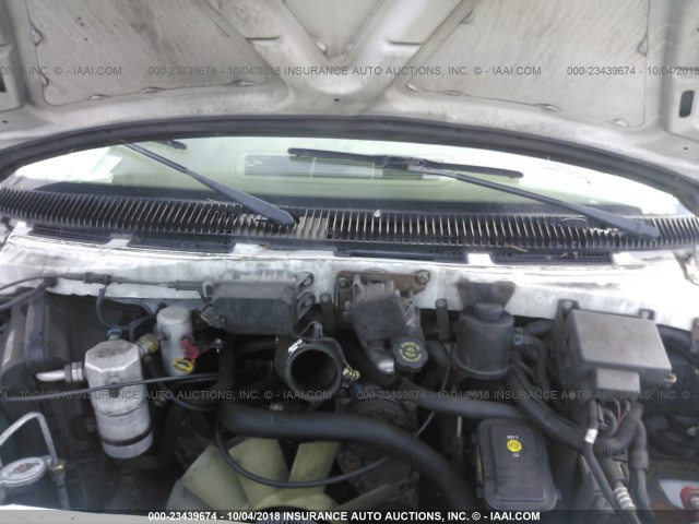 1GCDM19X52B134246 - 2002 CHEVROLET ASTRO WHITE photo 10