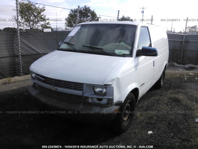 1GCDM19X52B134246 - 2002 CHEVROLET ASTRO WHITE photo 2