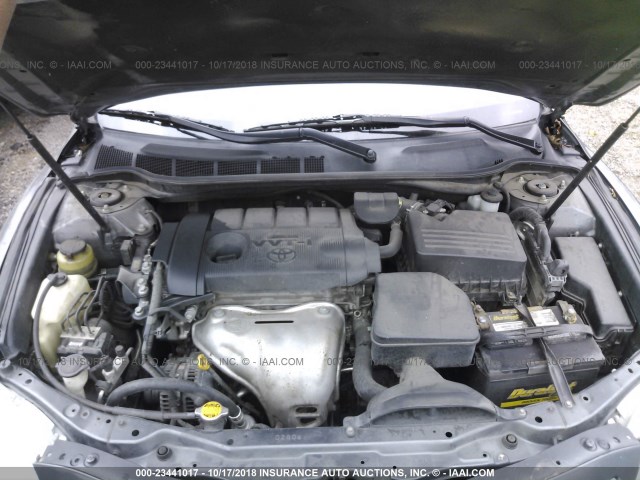 4T1BF3EK2AU089823 - 2010 TOYOTA CAMRY SE/LE/XLE ნაცრისფერი ფოტო 10