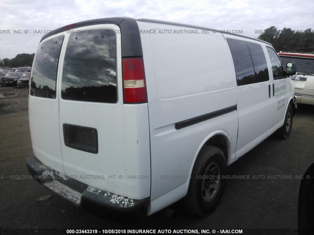 1GCFG15X671251417 - 2007 CHEVROLET EXPRESS G1500  WHITE photo 4