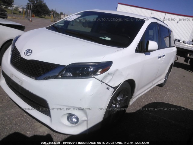 5TDXZ3DC0HS795280 - 2017 TOYOTA SIENNA SE WHITE photo 2