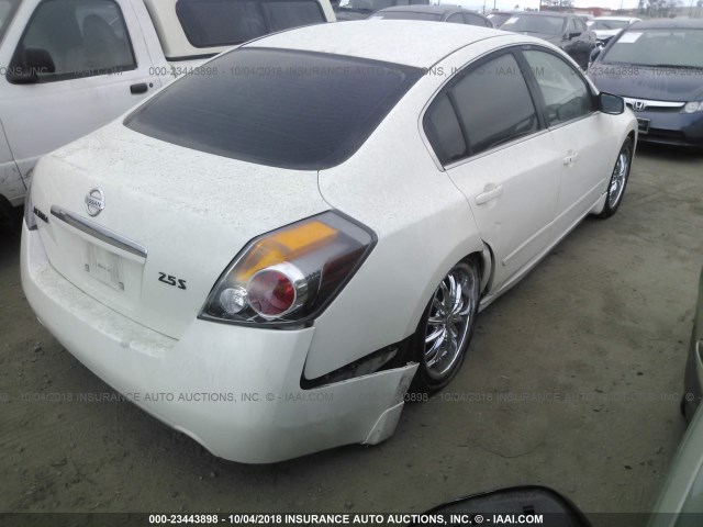 1N4AL21E67C160609 - 2007 NISSAN ALTIMA 2.5/2.5S WHITE photo 4