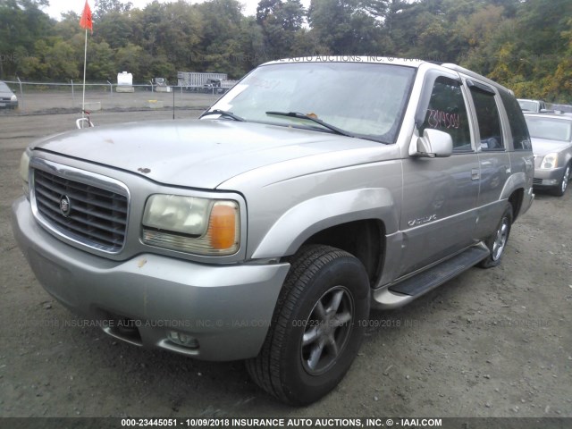 1GYEK13R0YR104960 - 2000 CADILLAC ESCALADE TAN photo 2