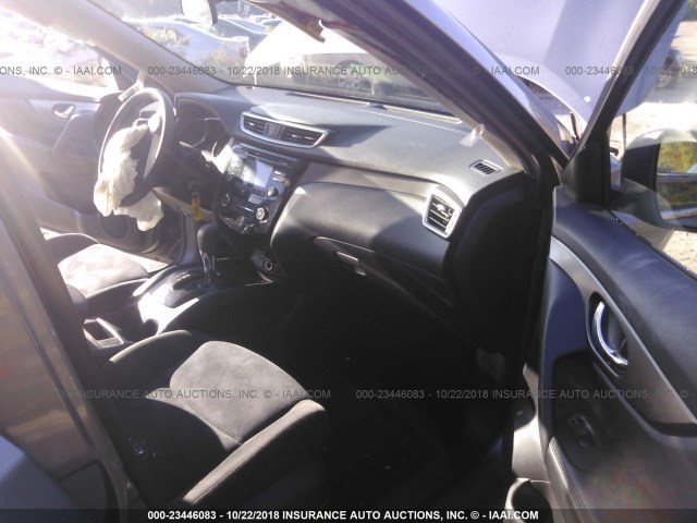 KNMAT2MV4FP585839 - 2015 NISSAN ROGUE S/SL/SV GRAY photo 5