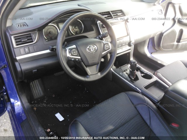 4T1BF1FK6FU940709 - 2015 TOYOTA CAMRY LE/XLE/SE/XSE BLUE photo 5