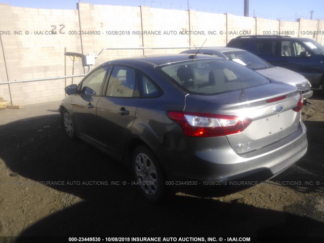 1FAHP3F25CL161476 - 2012 FORD FOCUS GRAY photo 3