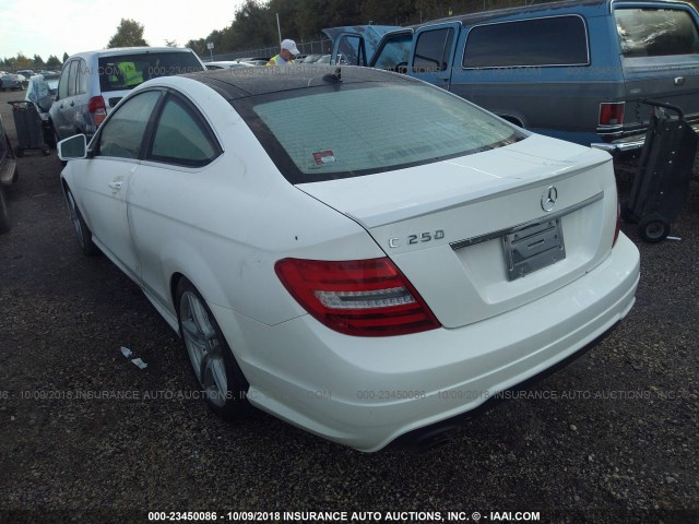 WDDGJ4HB8FG348904 - 2015 MERCEDES-BENZ C 250 WHITE photo 3