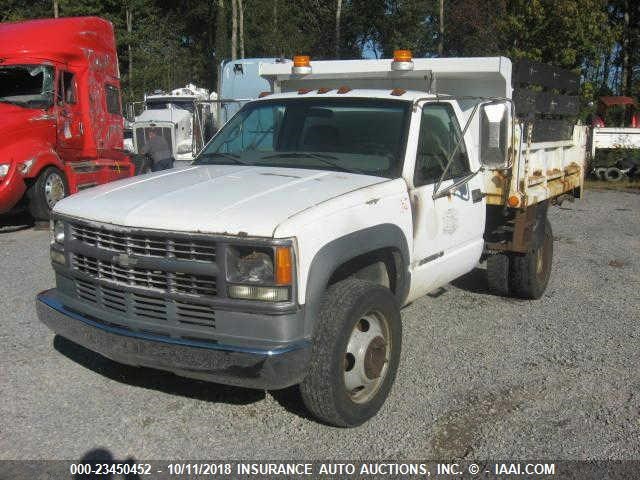 3GBKC34G82M102806 - 2002 CHEVROLET C3500 C3500-HD WHITE photo 2