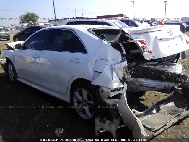 4T1BK3EK8BU620634 - 2011 TOYOTA CAMRY SE/LE/XLE WHITE photo 3