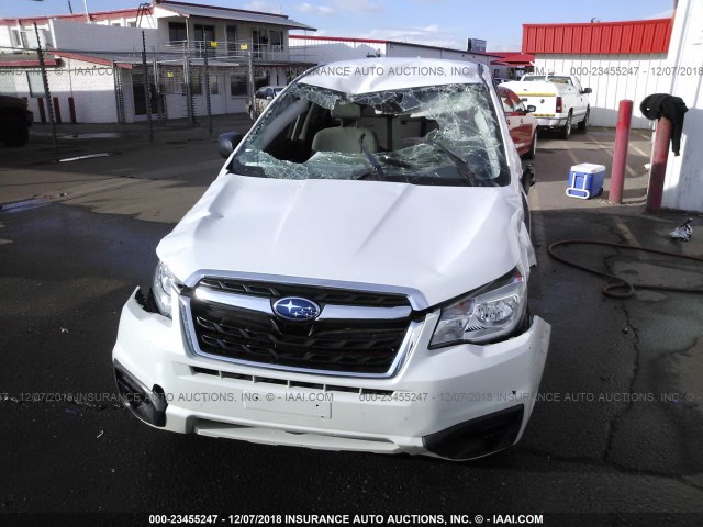 JF2SJAAC4HH801131 - 2017 SUBARU FORESTER 2.5I WHITE photo 6