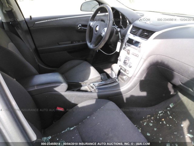 1G1ZC5E17BF143663 - 2011 CHEVROLET MALIBU 1LT SILVER photo 5