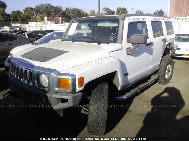 5GTDN136168174025 - 2006 HUMMER H3 WHITE photo 2